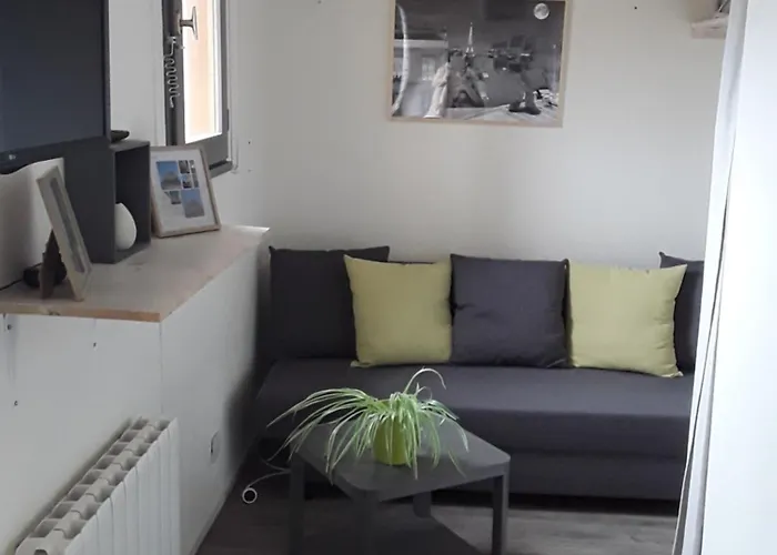 Apartamento A 100 Metres De La *